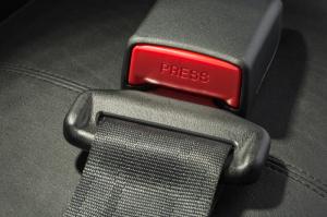 Automaker agrees to equip all vehicles with rear seatbelts